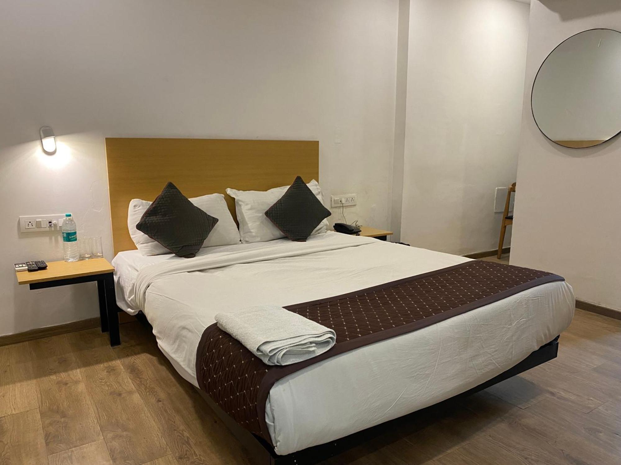 Qotel Hotel Ip Residency East Delhi Preet Vihar New Delhi Eksteriør bilde